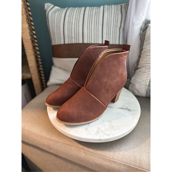 NWT brown booties - Picture 5 of 6